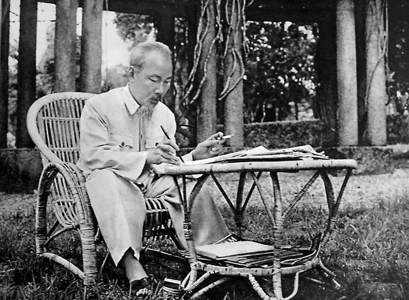 Exposition sur le mouvement Etudier et suivre l’exemple moral du Président Ho Chi Minh